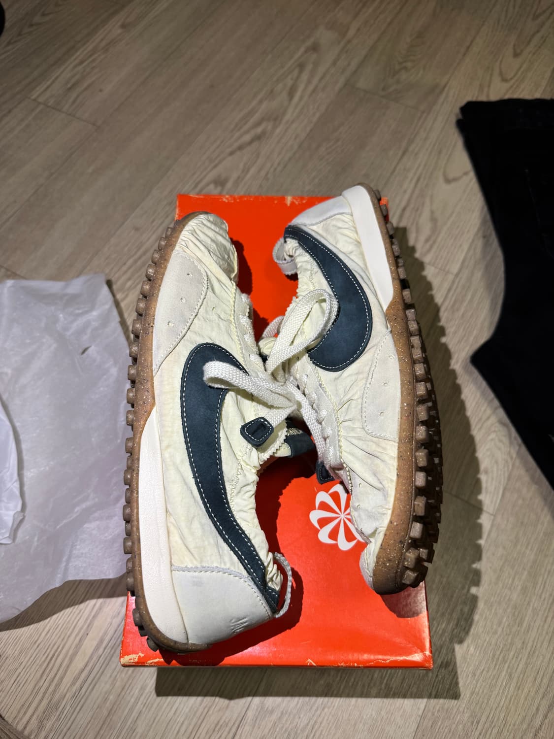 자크뮈스 나이키 문슈 SP 앨레베스터 오프 누아르 상품이미지4