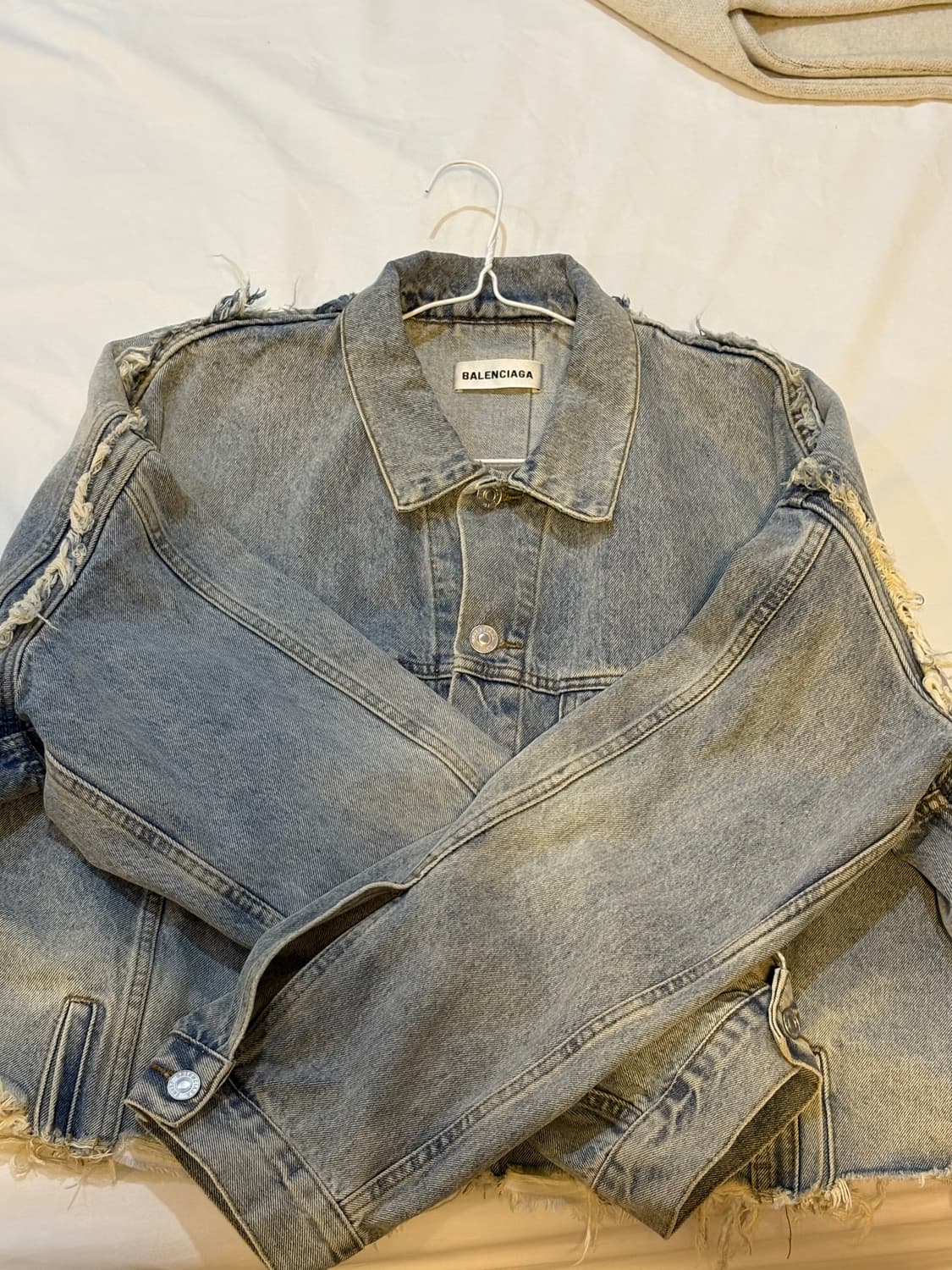 발렌시아가 22ss 컷팅 데님 자켓 상품이미지2