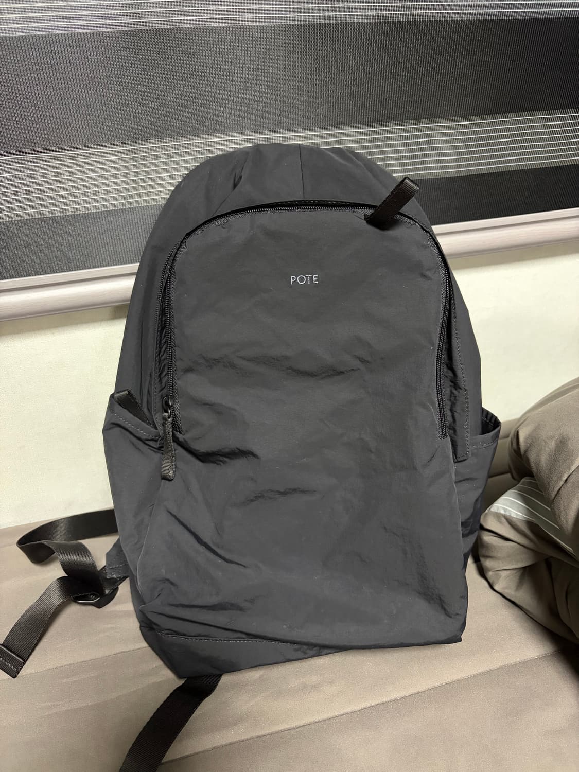 포테 0002 하이드슬롯 베이직백팩 블랙 상품이미지1