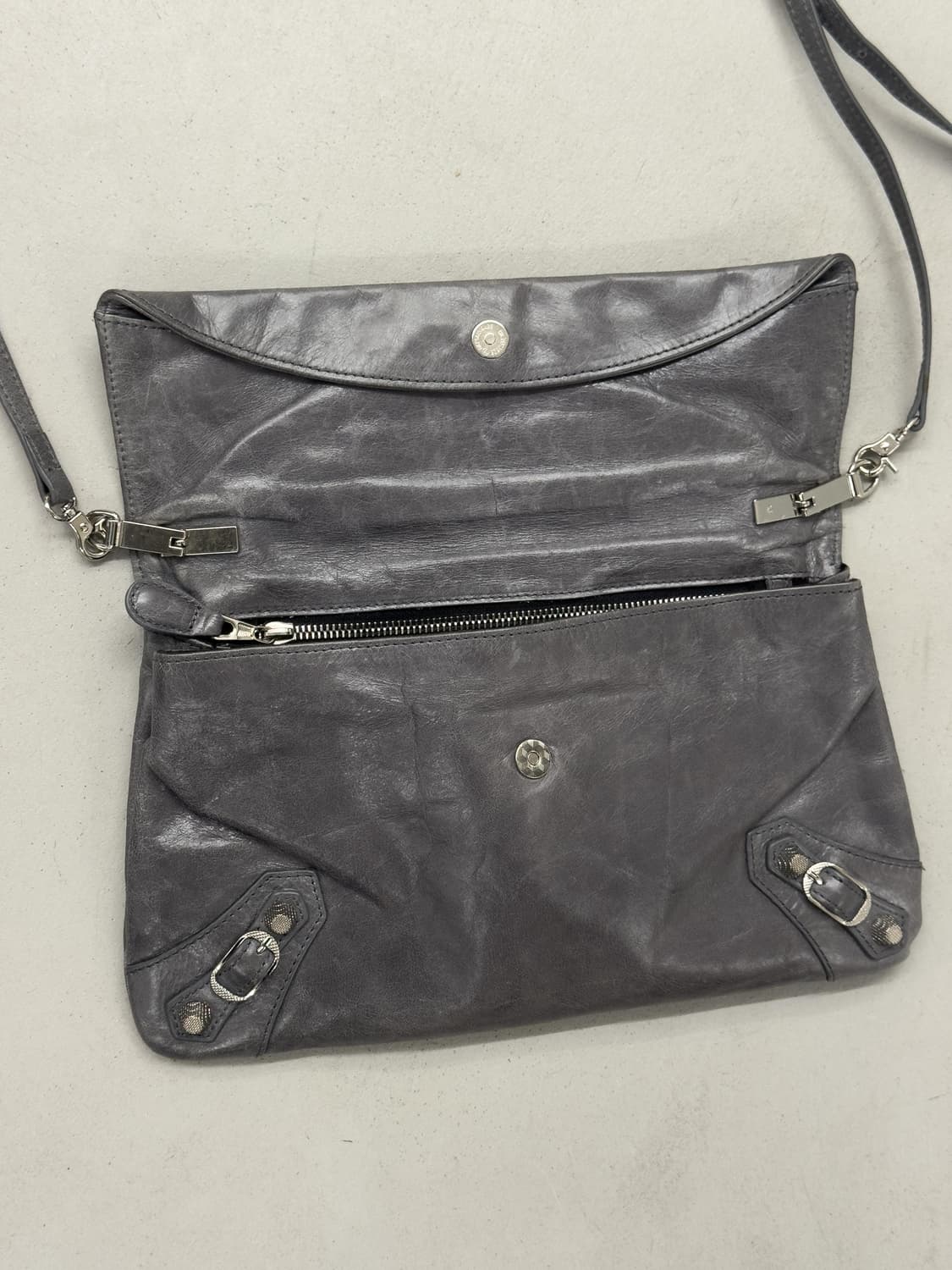 발렌시아가 엔벨로프 크로스백 클러치 상품이미지4