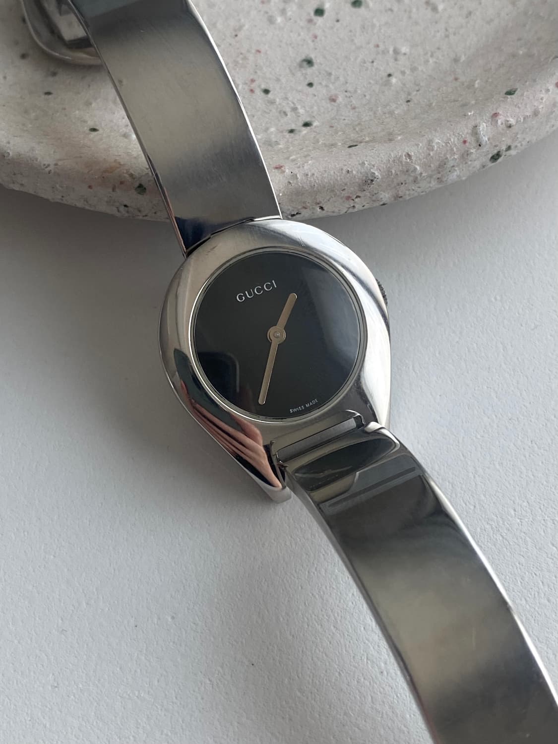 Gucci 구찌 블랙 다이얼 실버 뱅글 워치 상품이미지1