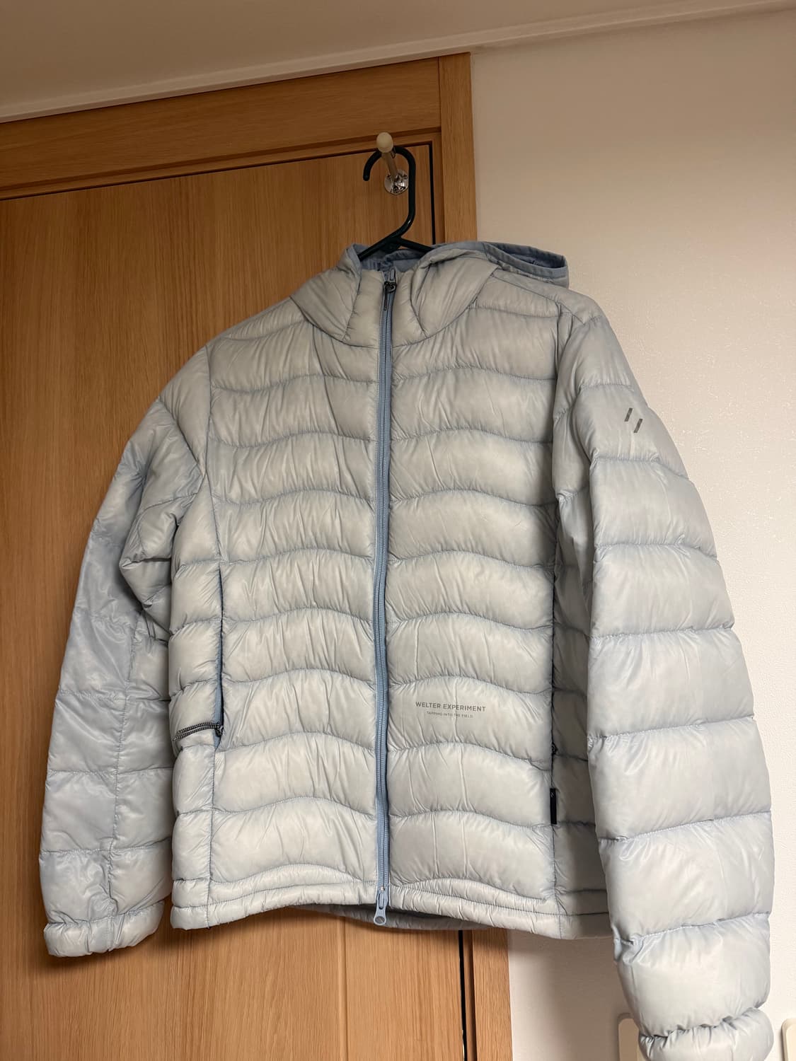 웰터 익스페리먼트 경량 패딩 라이트 그레이 색상 1size 상품이미지1