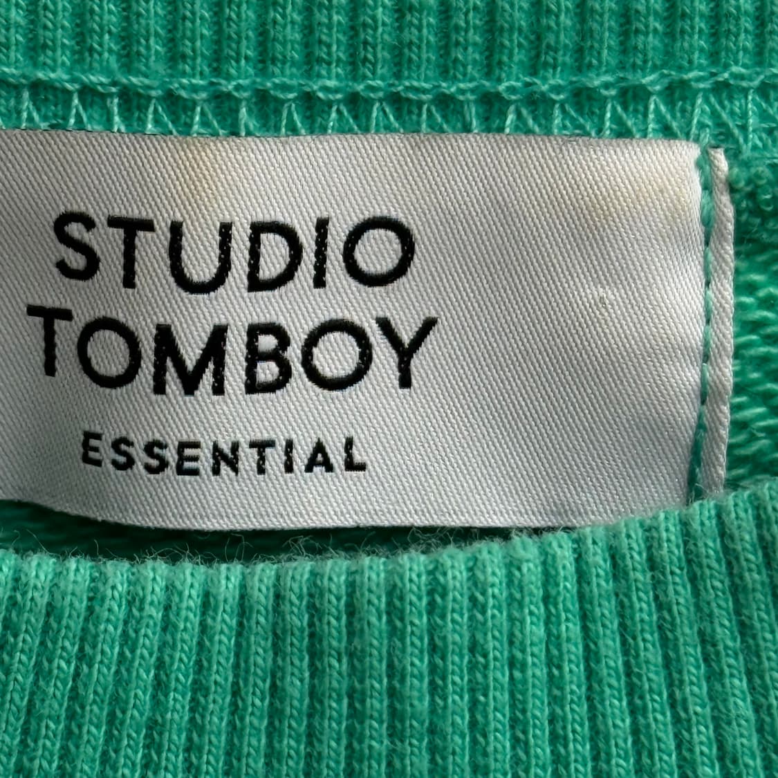 스튜디오 톰보이 에센셜 그린 스웻 셔츠 상품이미지2