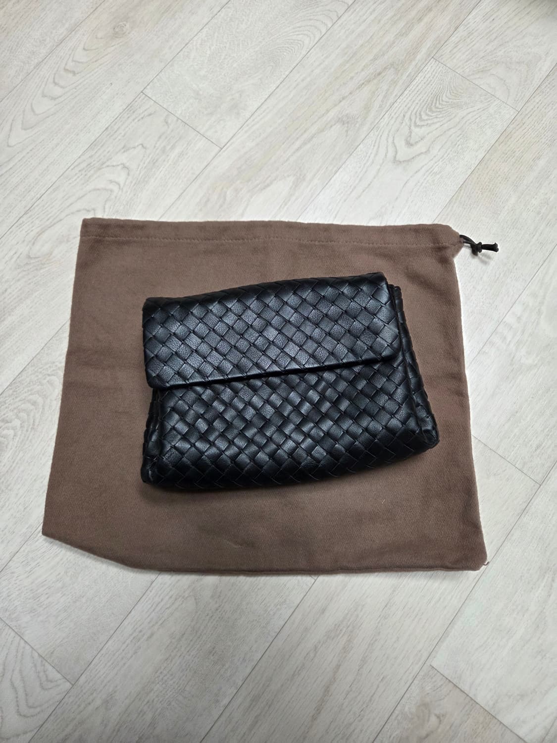 BOTTEGA VENETA 인트레치아토 나파 클러치백 상품이미지3