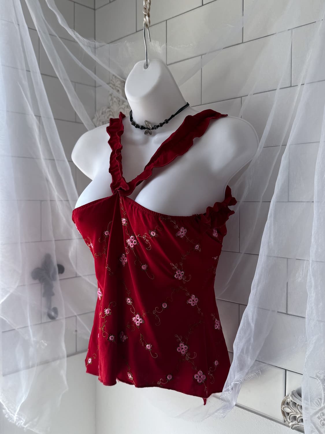 Floral Embroidered Holterneck Top 0302 상품이미지1