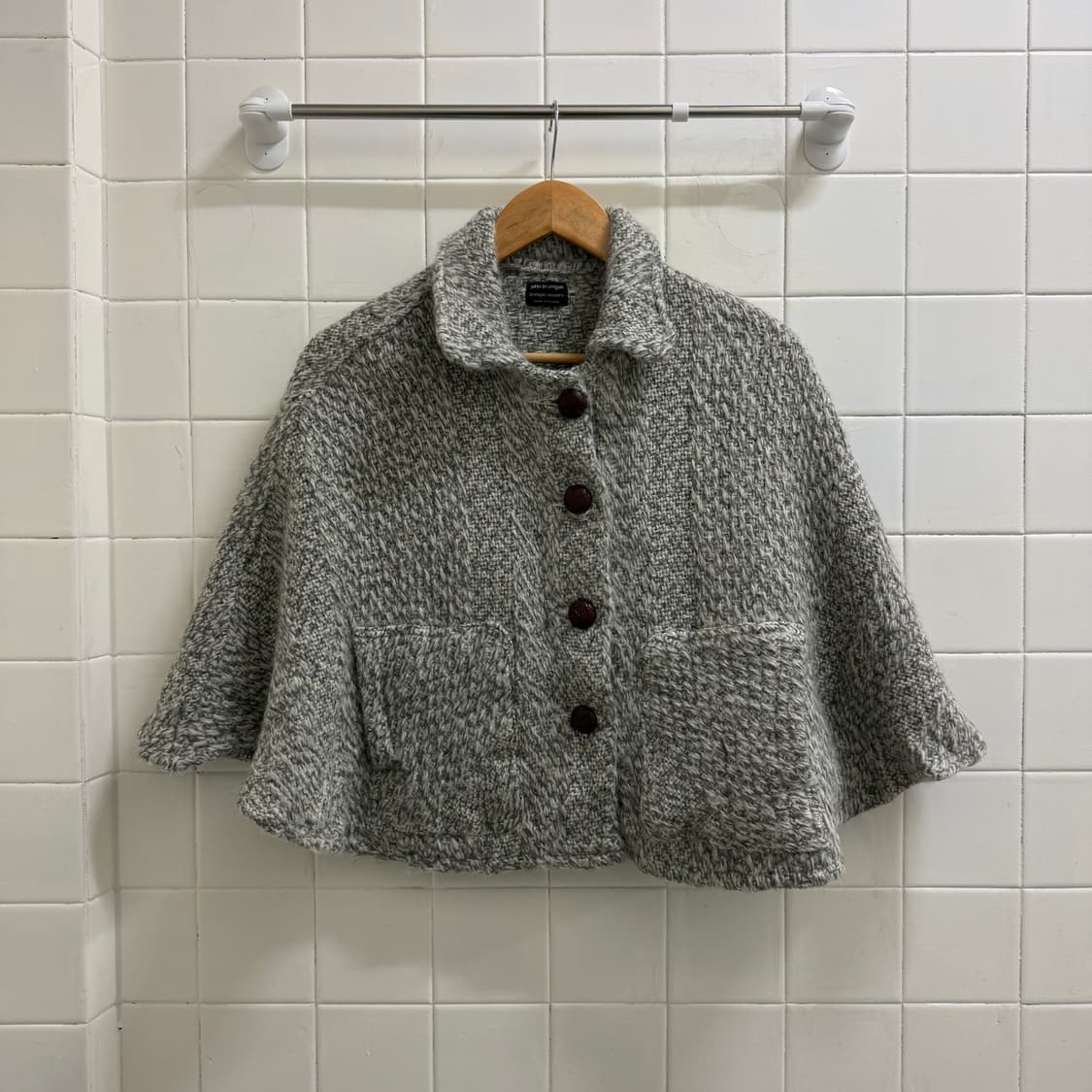 John Branigan 핸드메이드 니트 케이프  상품이미지2