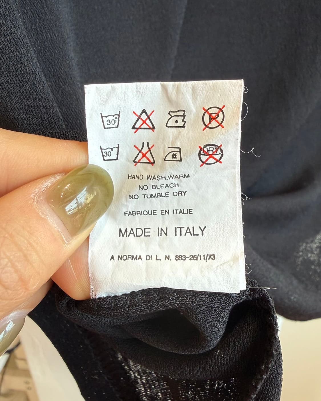 펜디 블랙 로고자수 브이넥 슬리브리스  상품이미지10