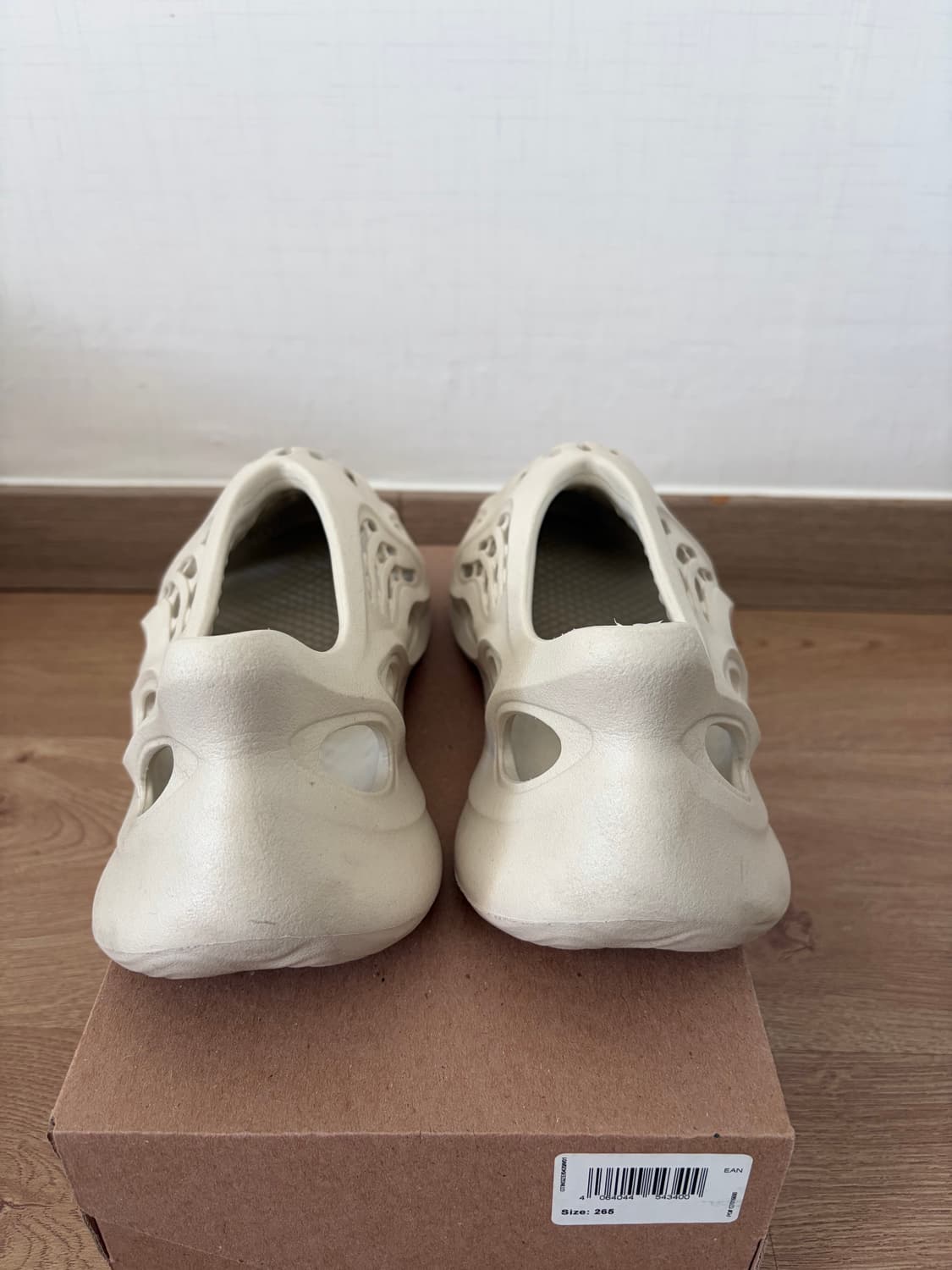 아디다스 이지 폼러너 샌드 상품이미지4