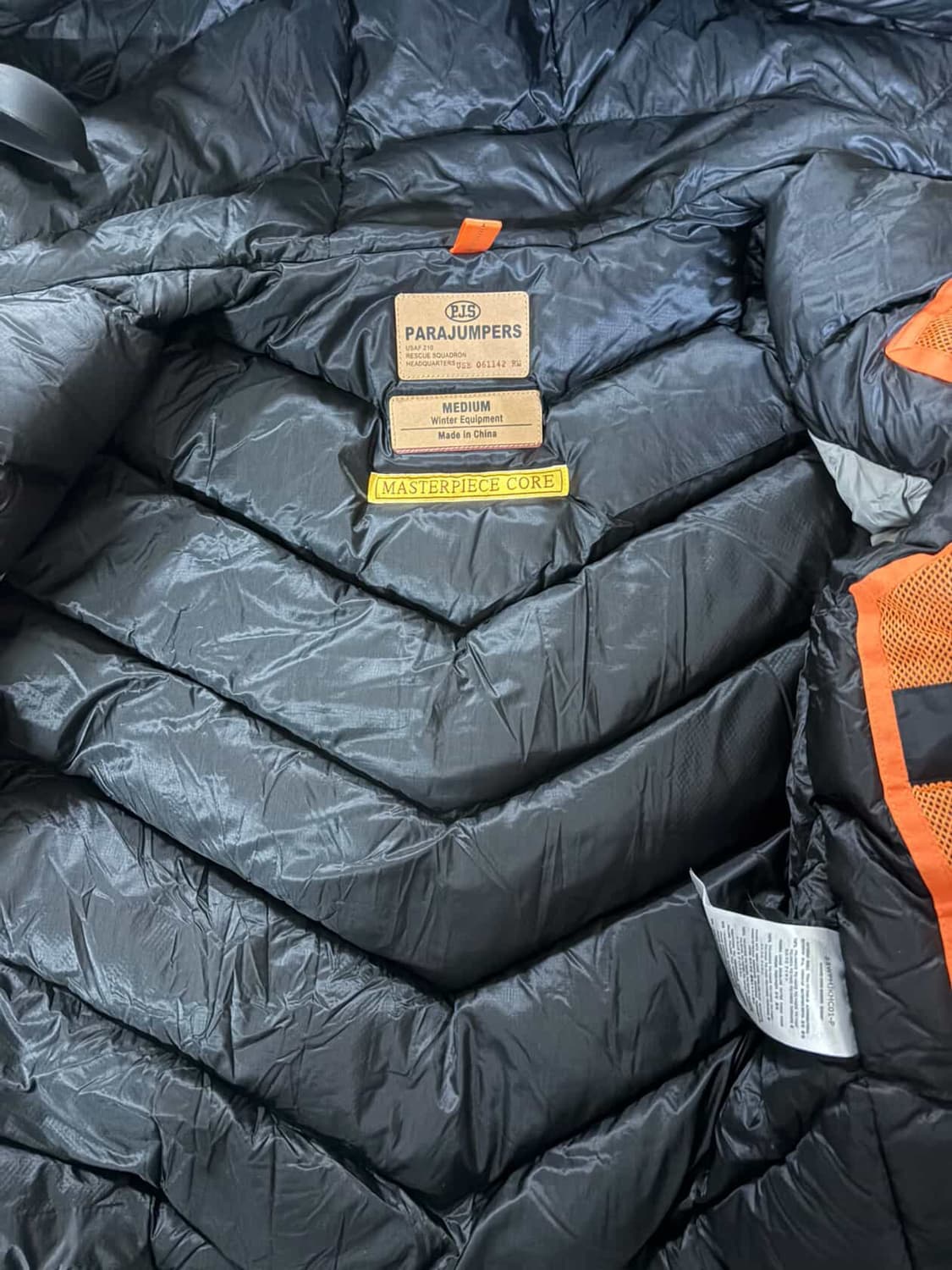 파라점퍼스 패딩 23년식 M 새상품급 상품이미지2