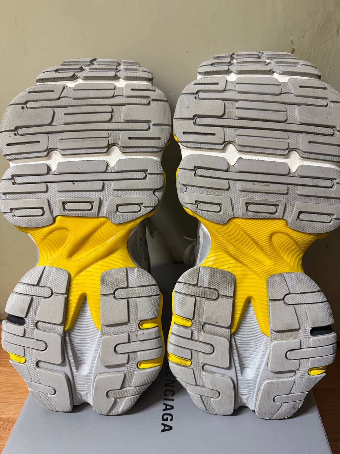 [44] 발렌시아가 카고 스니커즈 런웨이 상품이미지8