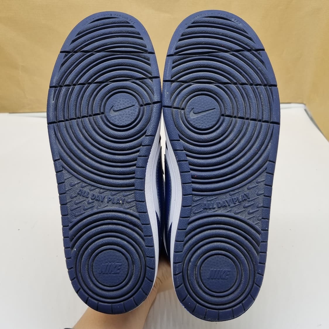 나이키 코트 버로우2 여성미드240. 상품이미지3