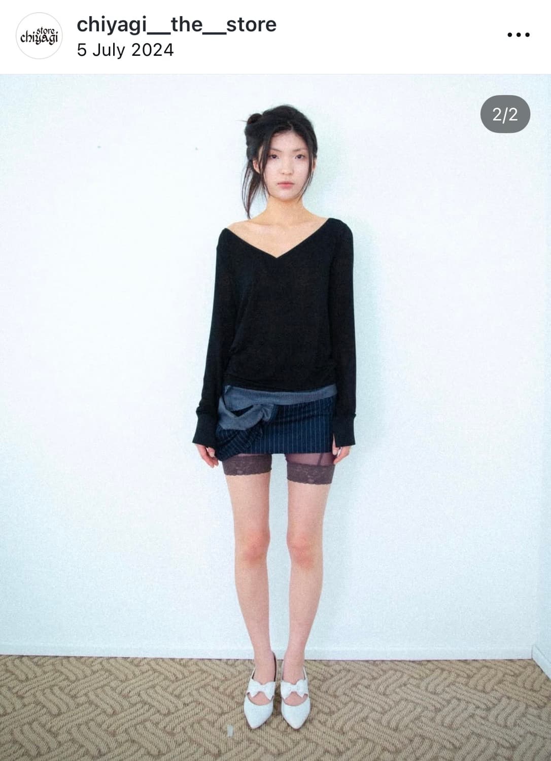 키야기 블랙 브이넥 티셔츠 상품이미지2