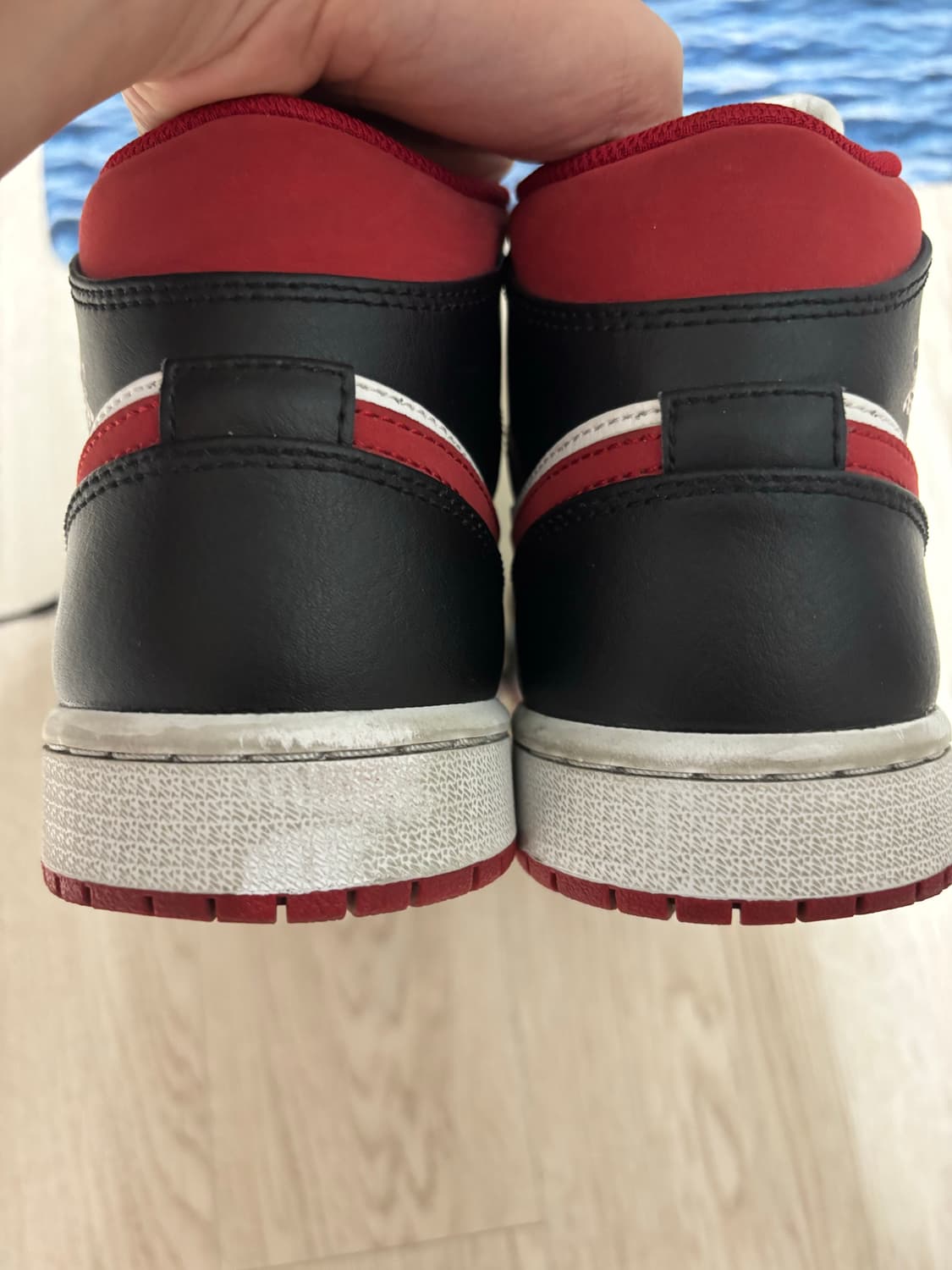 Jordan 1 Mid Gym Red Black White 상품이미지4