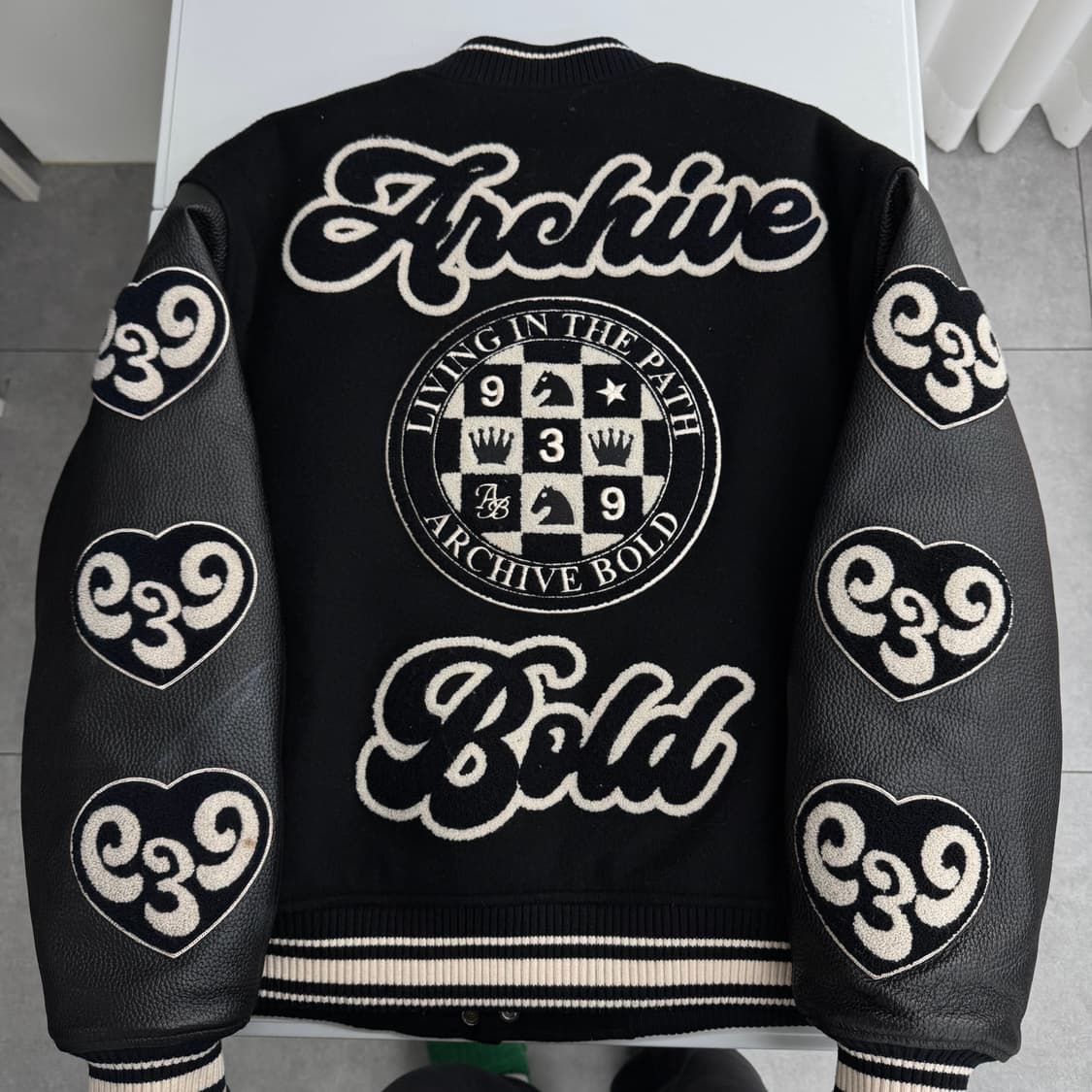 아카이브 볼드 바시티  상품이미지3