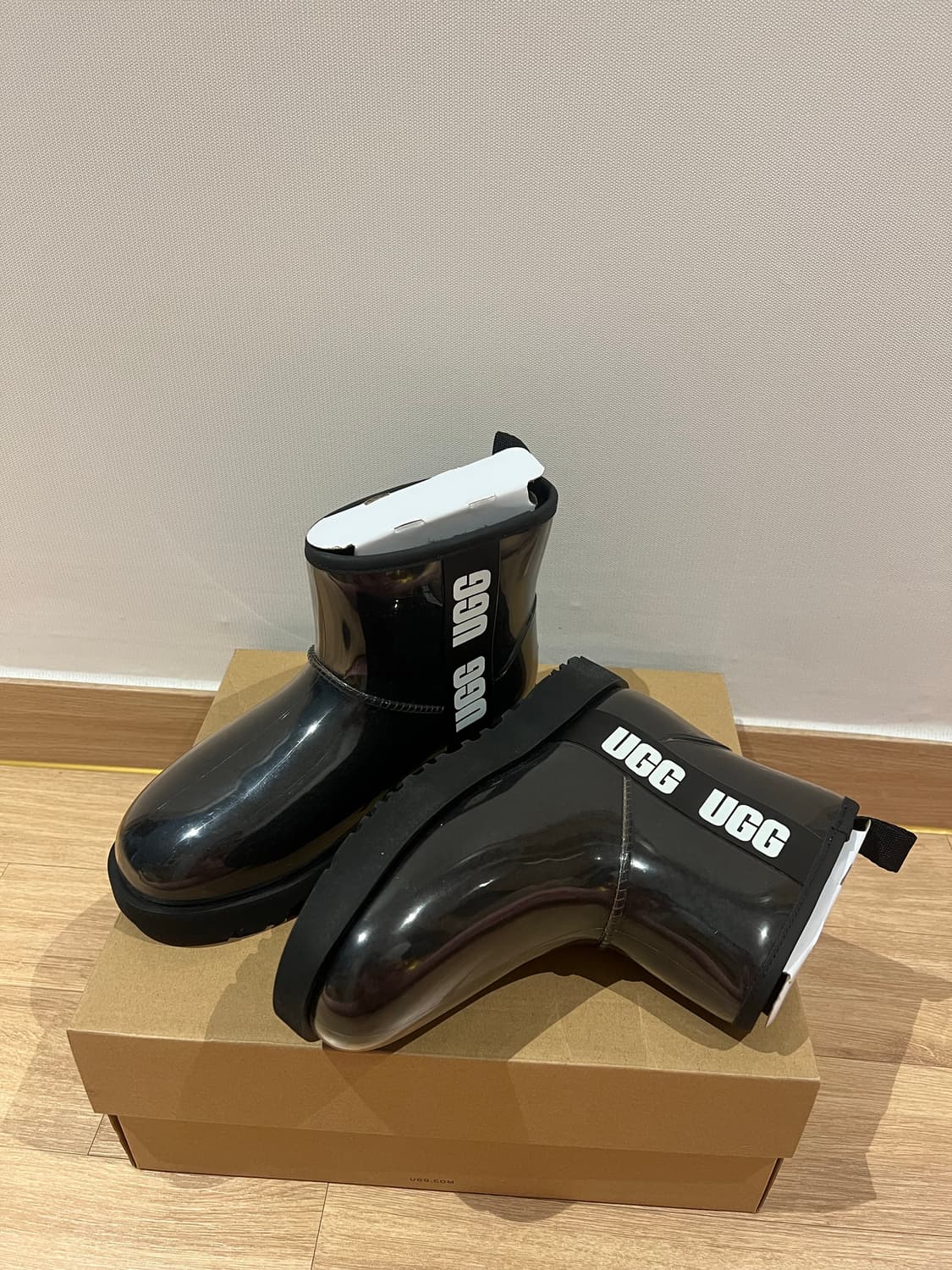 어그 클리어 블랙 US7 (240) 상품이미지2