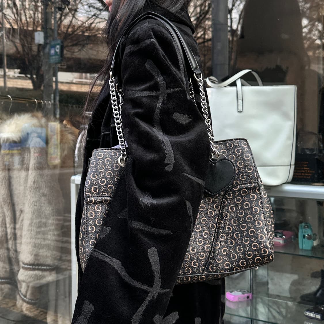 00s 게스 체인 핸들 백 상품이미지10