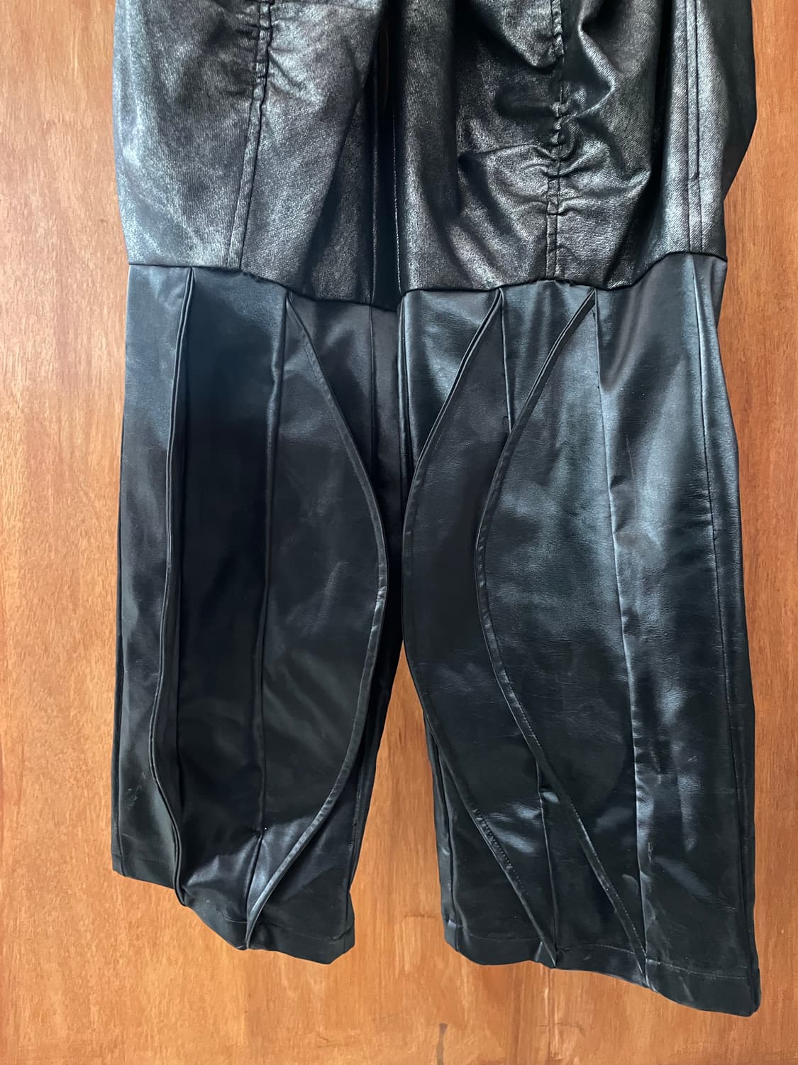 Glossy balloon leather long pants 상품이미지8