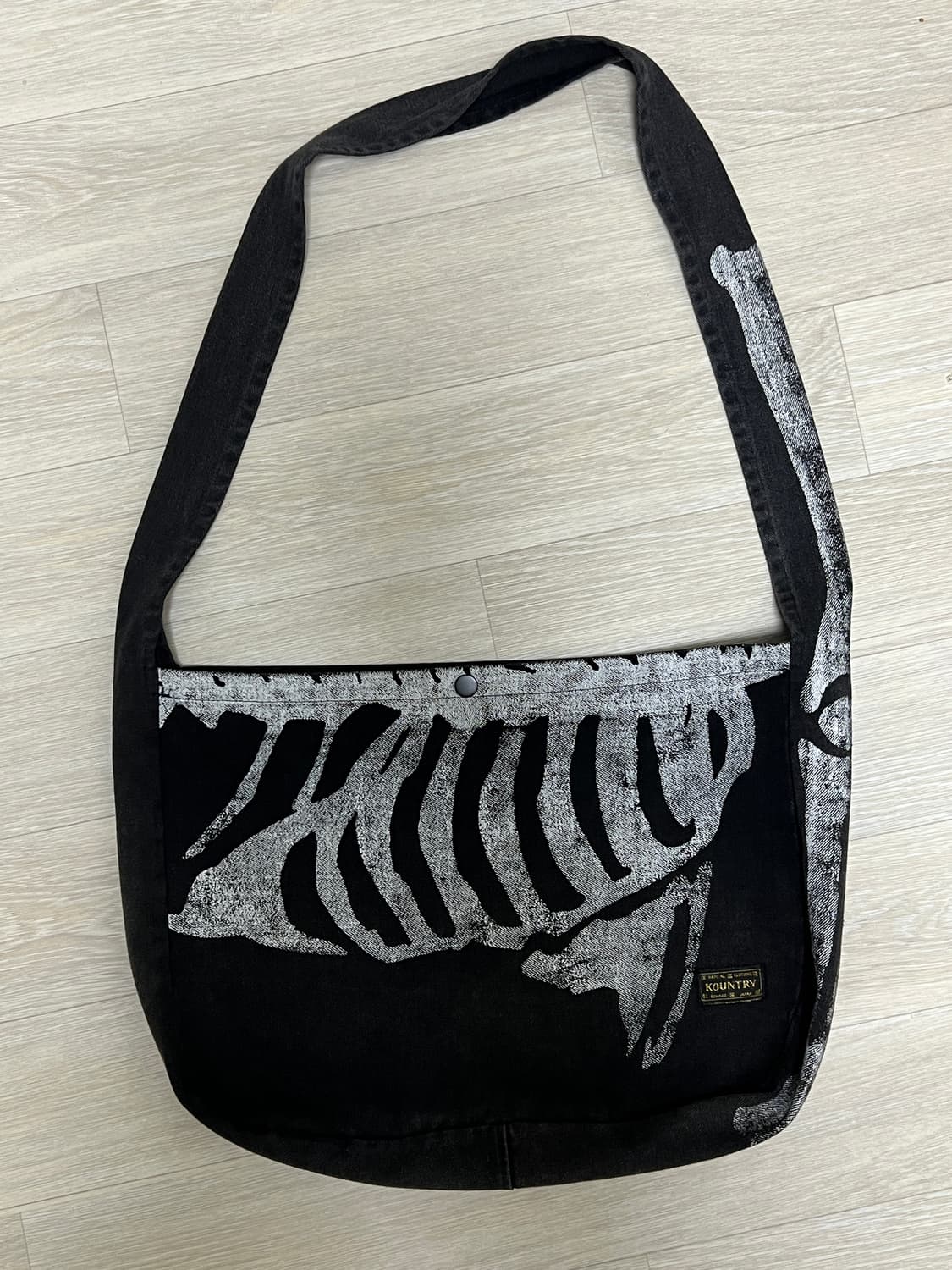 캐피탈 본 크로스백 상품이미지1