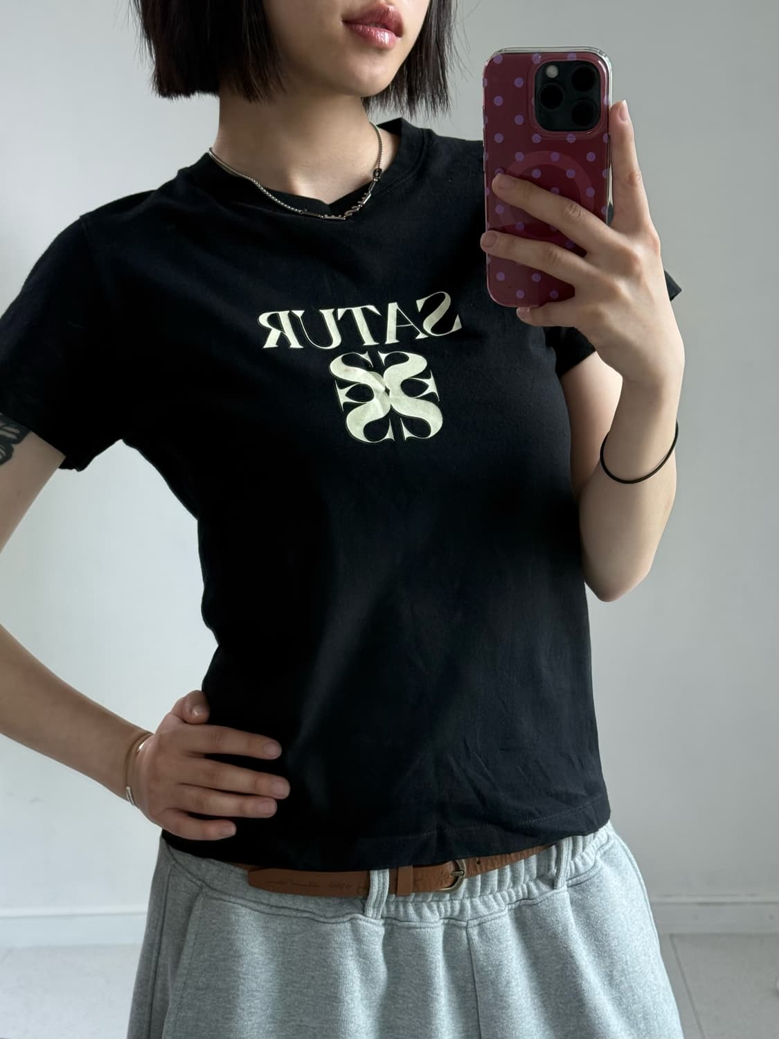 Satur 로고 블랙 반팔티 상품이미지2