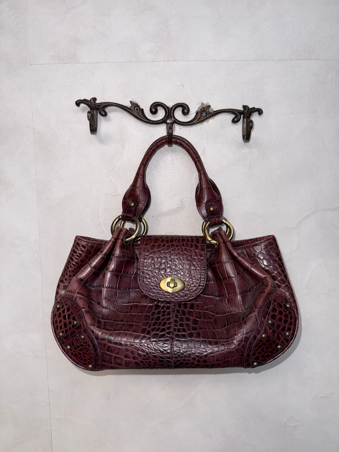 Burgundy python stud detail shoulder bag 상품이미지1