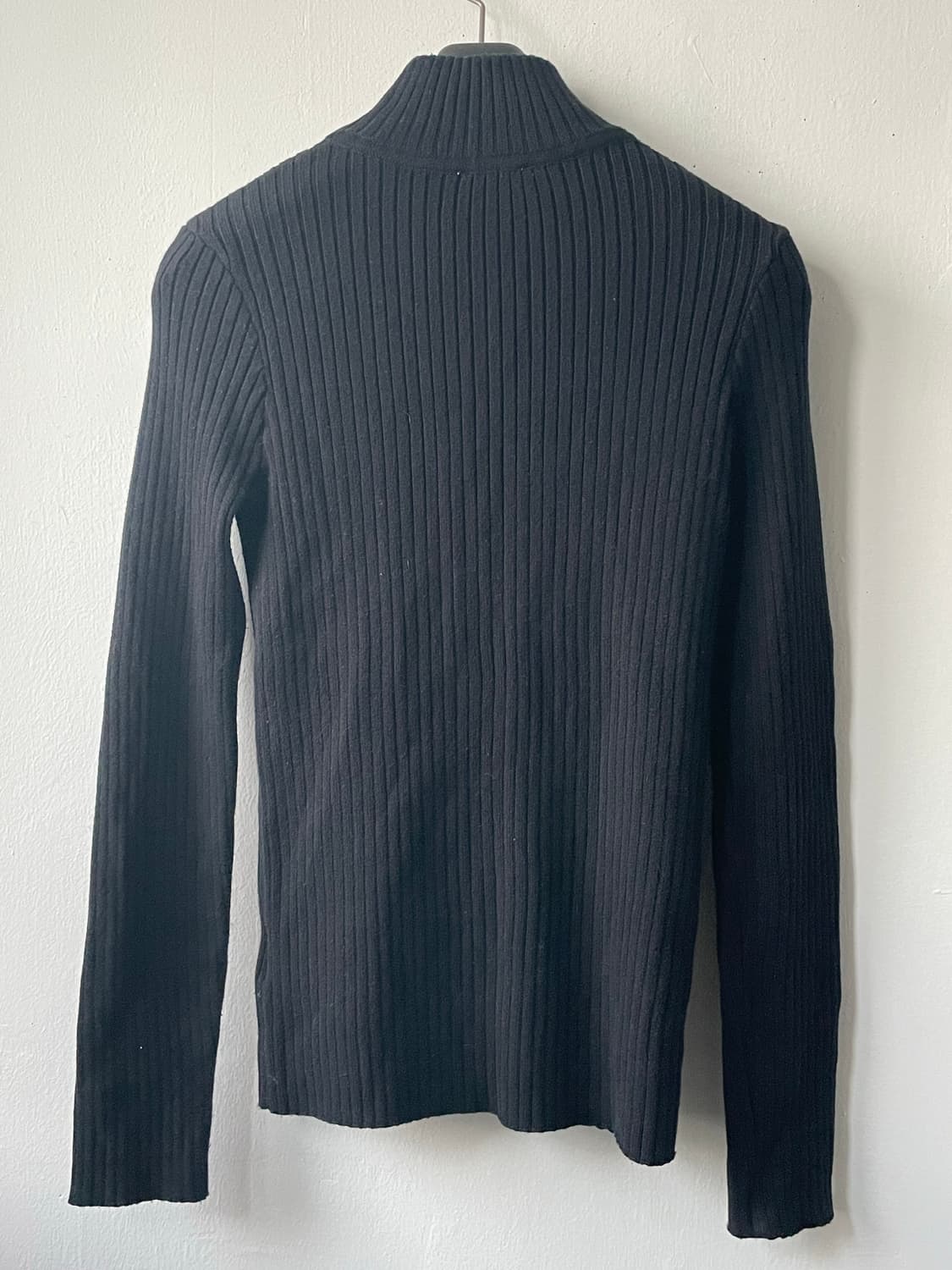 꾸레쥬(courreges) 모크넥 립 스웨터팝니다. 상품이미지6