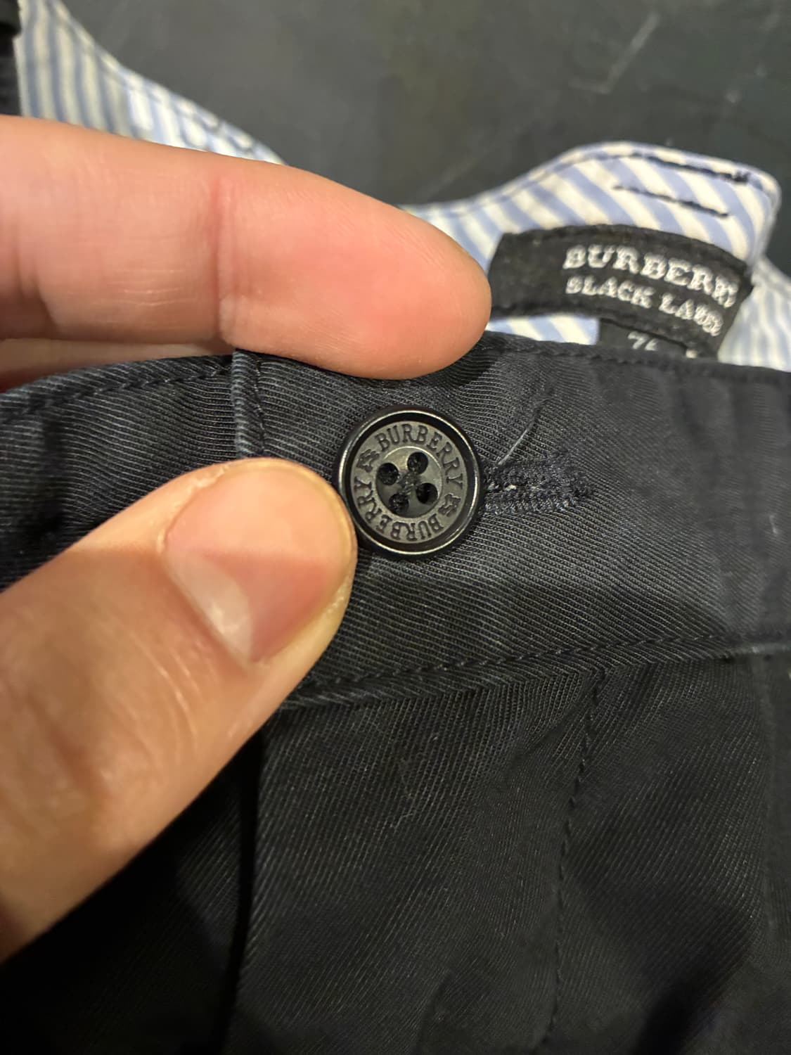 32) 버버리 블랙라벨 부츠컷 치노팬츠 블랙 상품이미지3