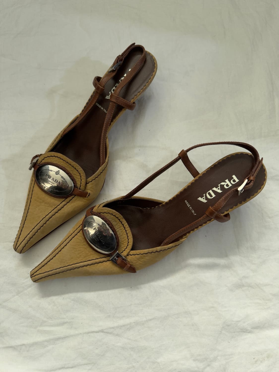 프라다 미러 버클 슬링백 키튼힐 상품이미지2