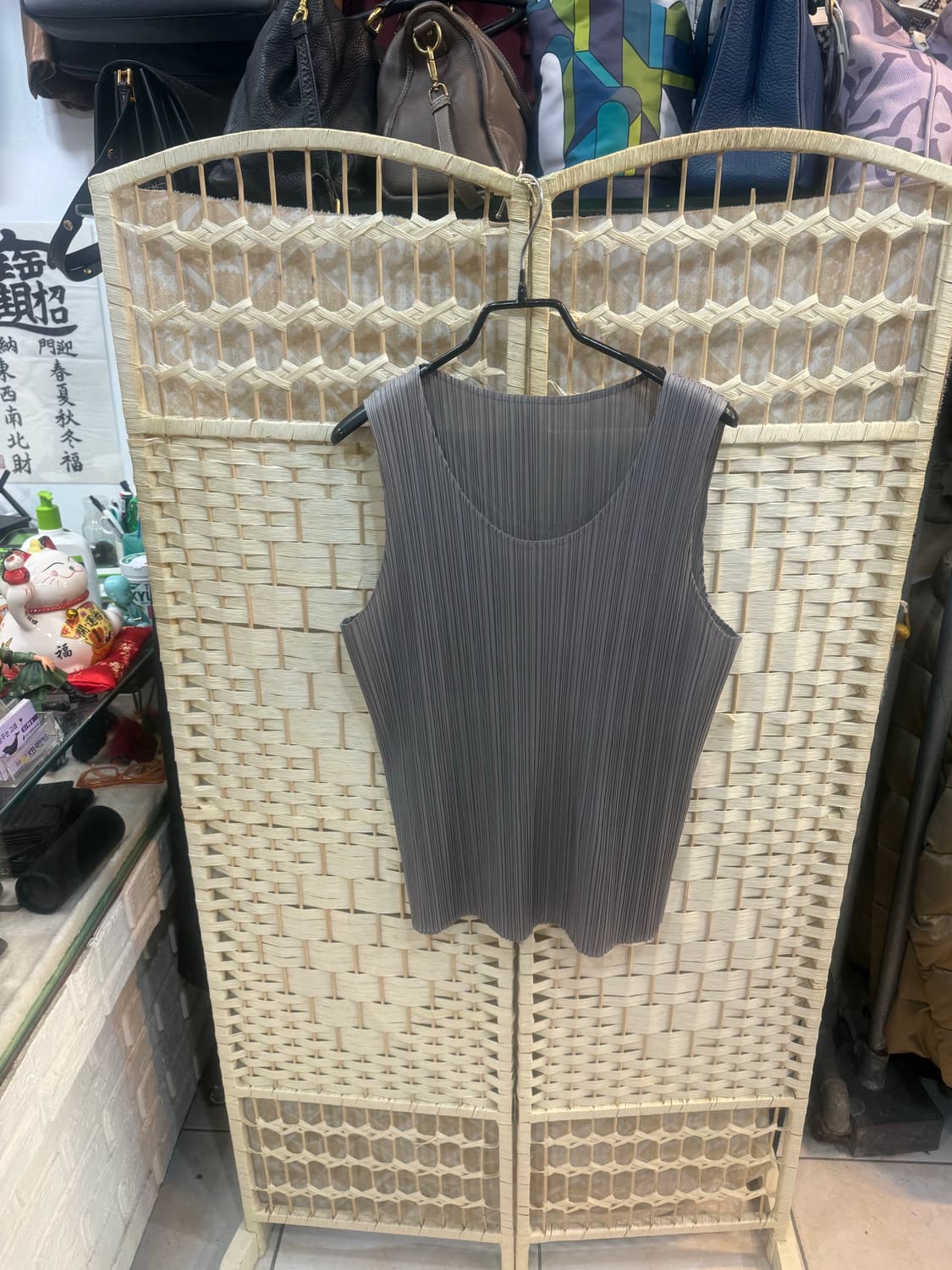 4/66-77 정품 플리츠플리즈 나시 팝니다 상품이미지1