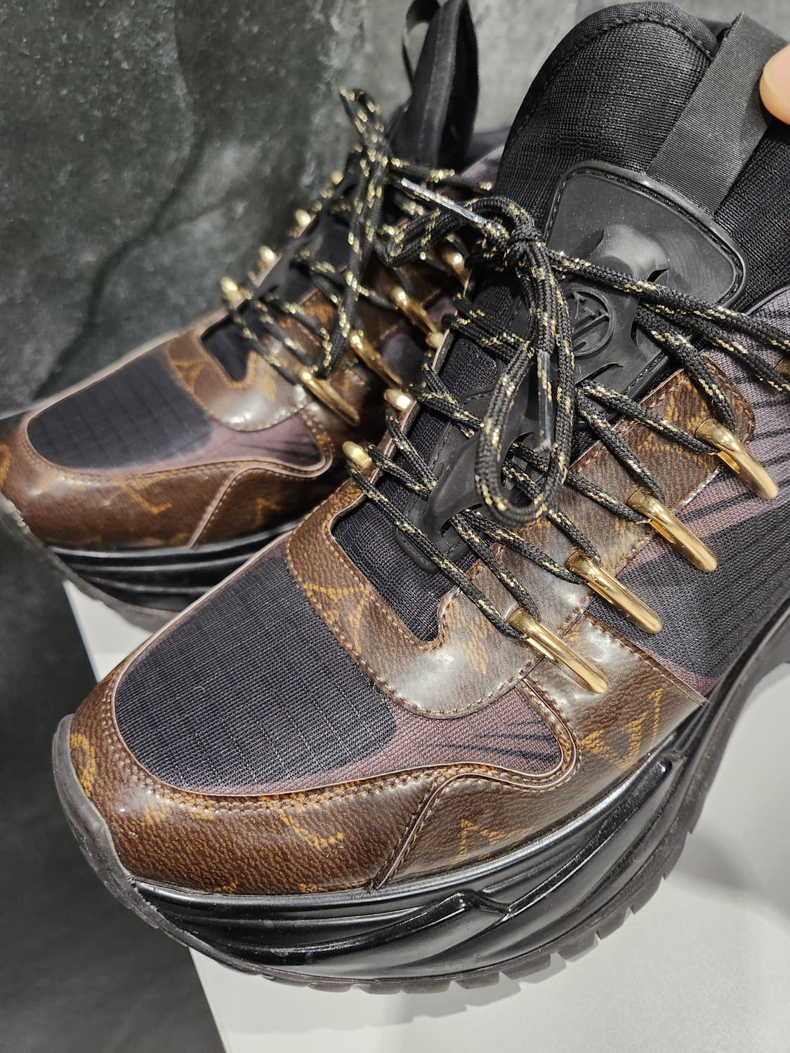 루이비통 런어웨이 펄스 265~270  상품이미지3