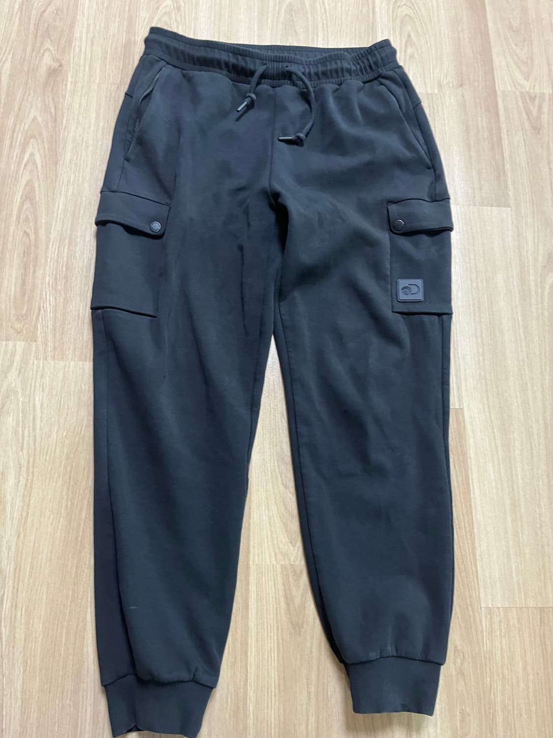 디스커버리 검정색 조거팬츠 상품이미지1