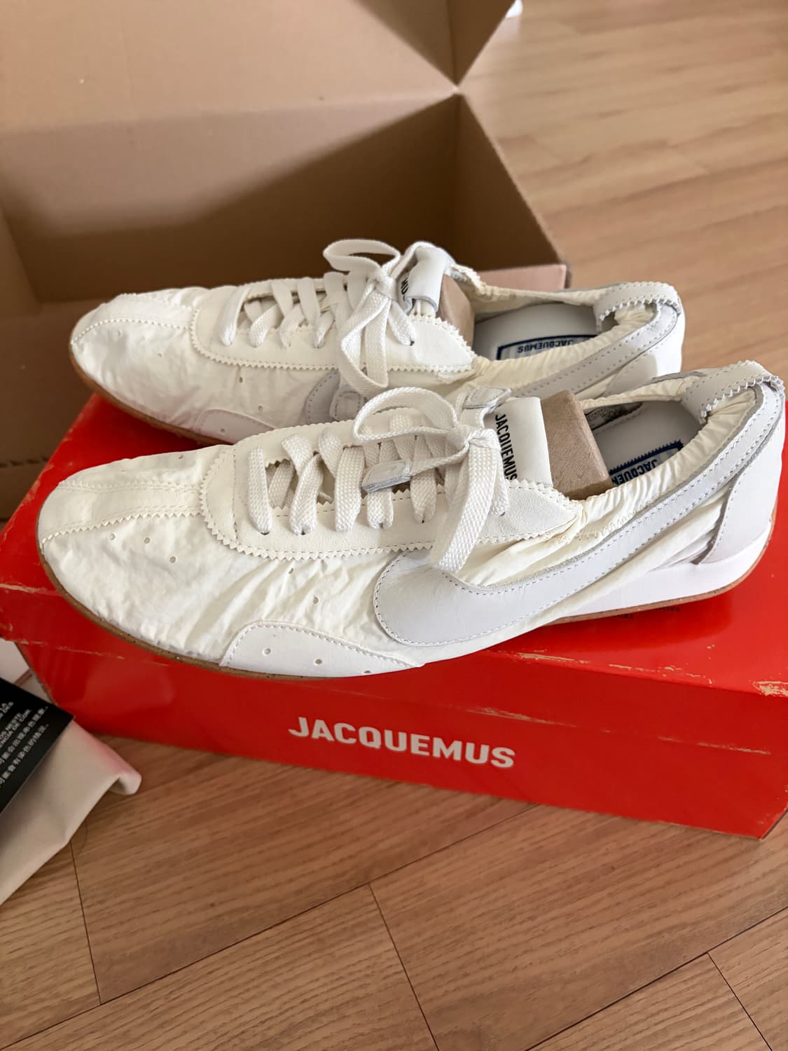 [45.5, 300] 자크뮈스x나이키 문슈즈 SP 소프트 펄 세일 상품이미지1