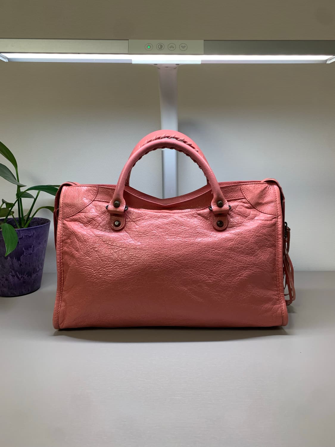 발렌시아가 클래식 모터백 밀크핑크 상품이미지3