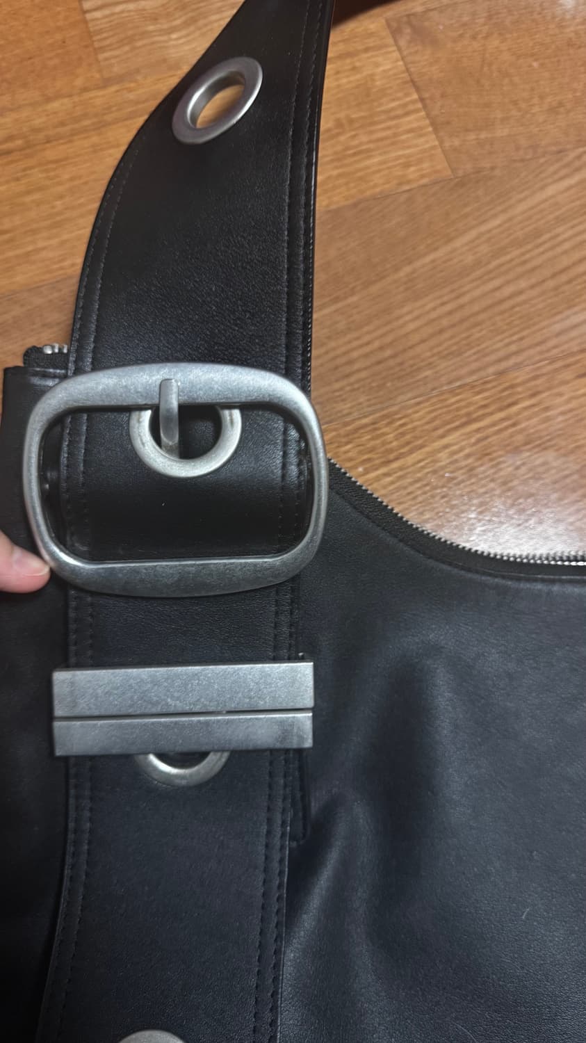 베이컨트아카이브 벨라 와이드 스트랩 호보백 블랙 상품이미지9