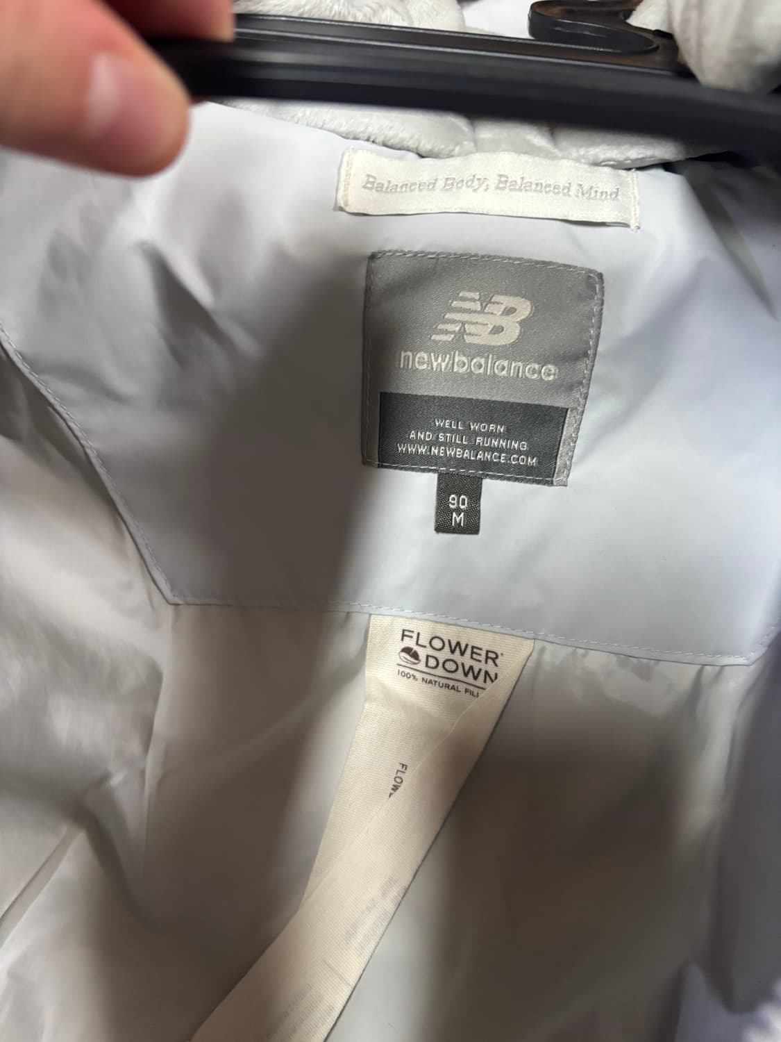 뉴발란스 숏 다운 플라워 패딩 자켓 상품이미지3