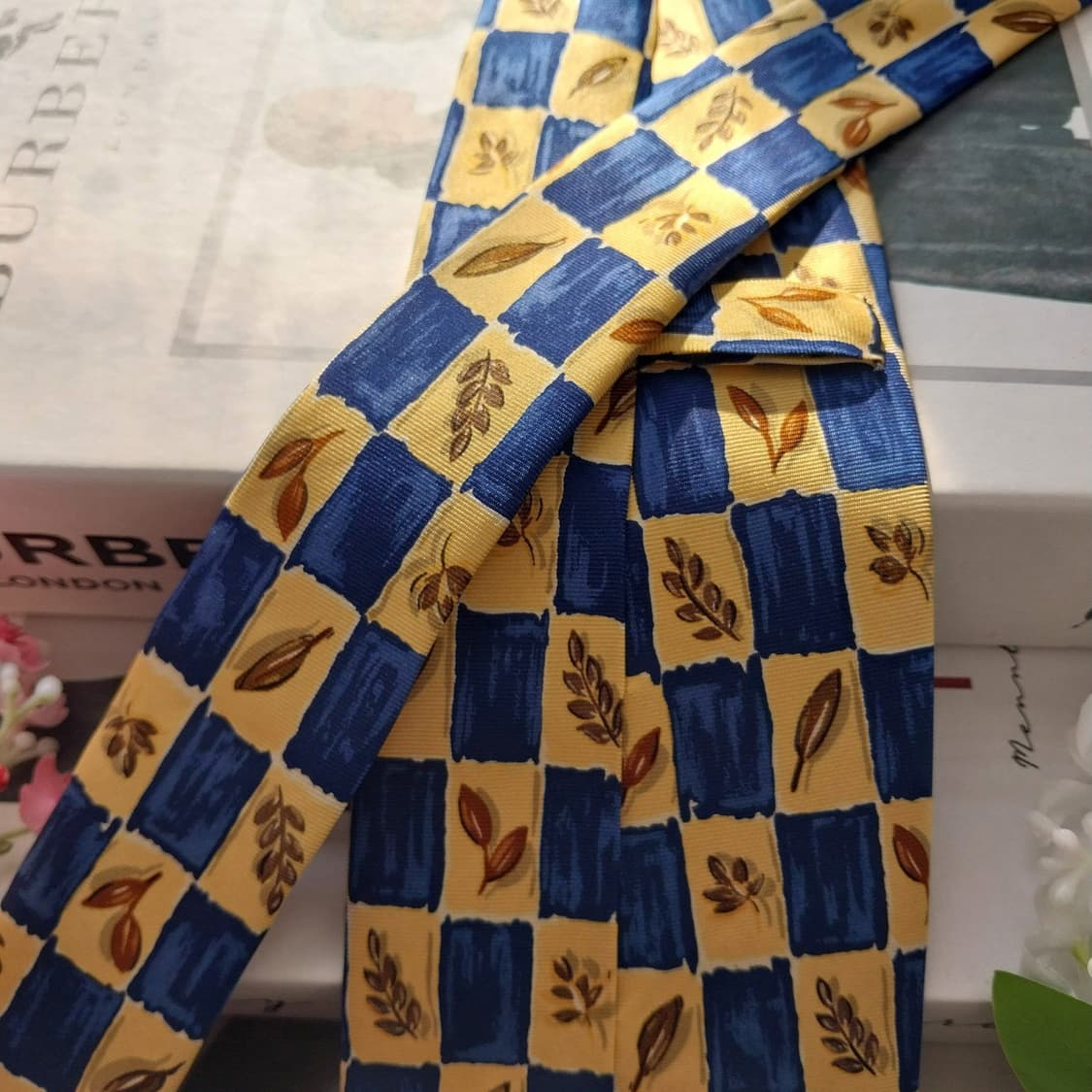 버버리 실크 블루 체크 리프 패턴 넥타이 10cm A+등급 K1772
 상품이미지6