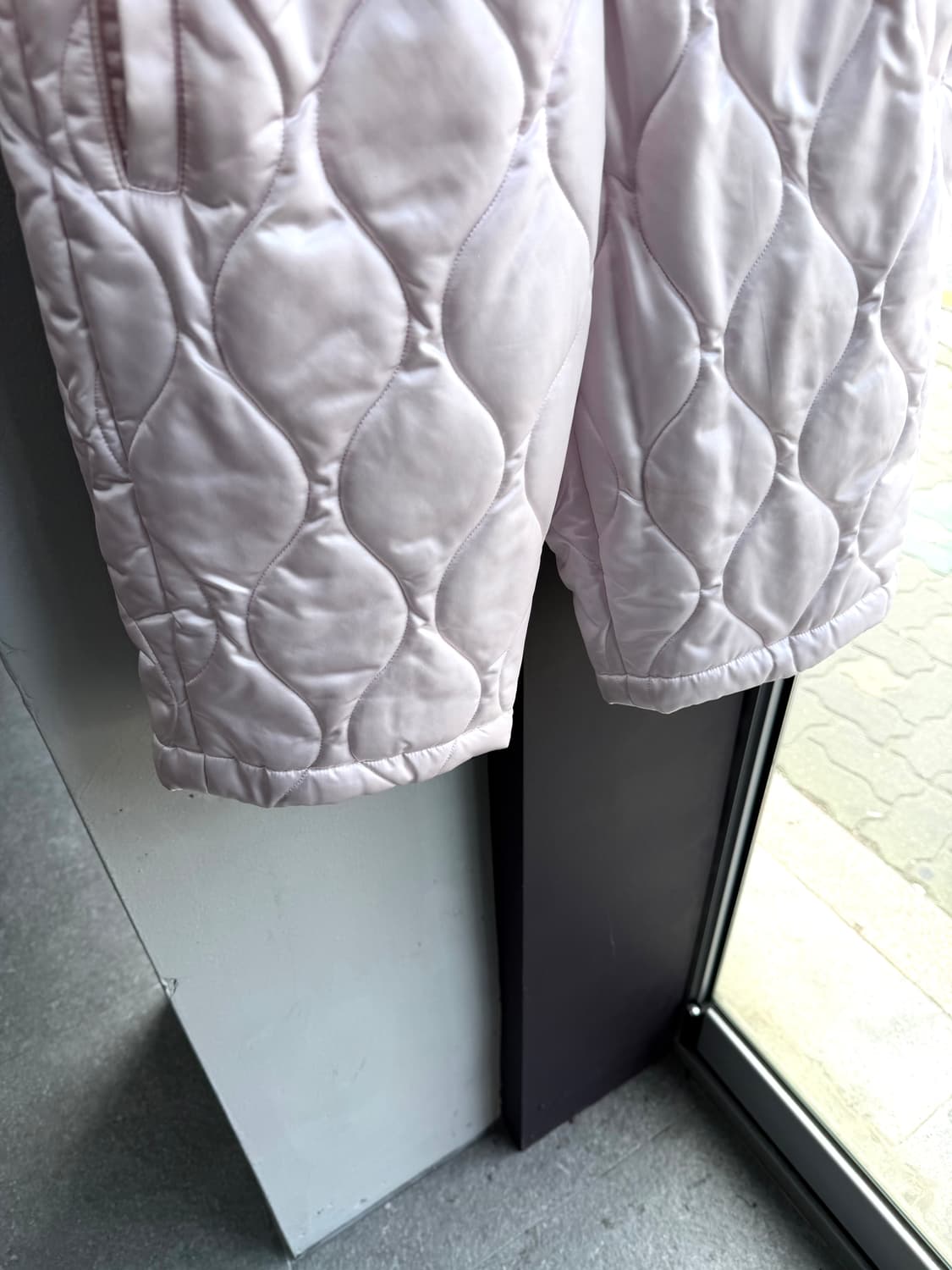 40/ 미우미우 퀄팅패딩 7부 백로고 팬츠 상품이미지6