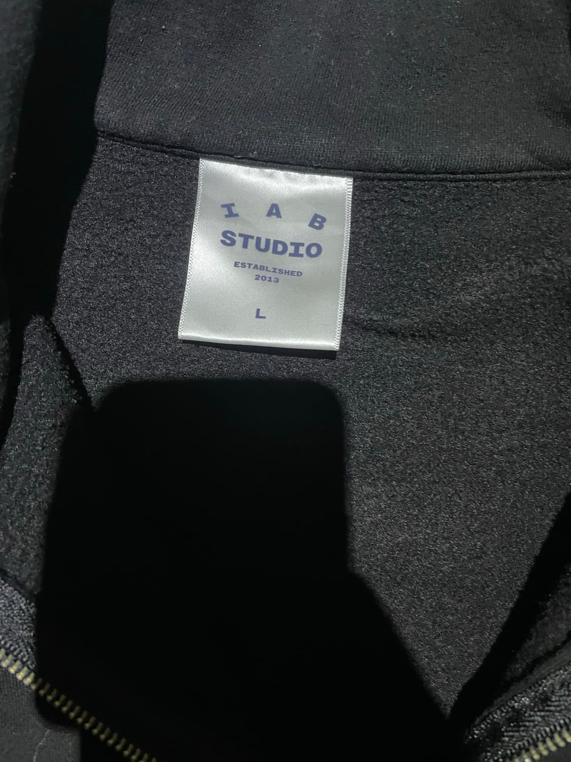 아이앱스튜디오 하프집업 블랙 상품이미지3