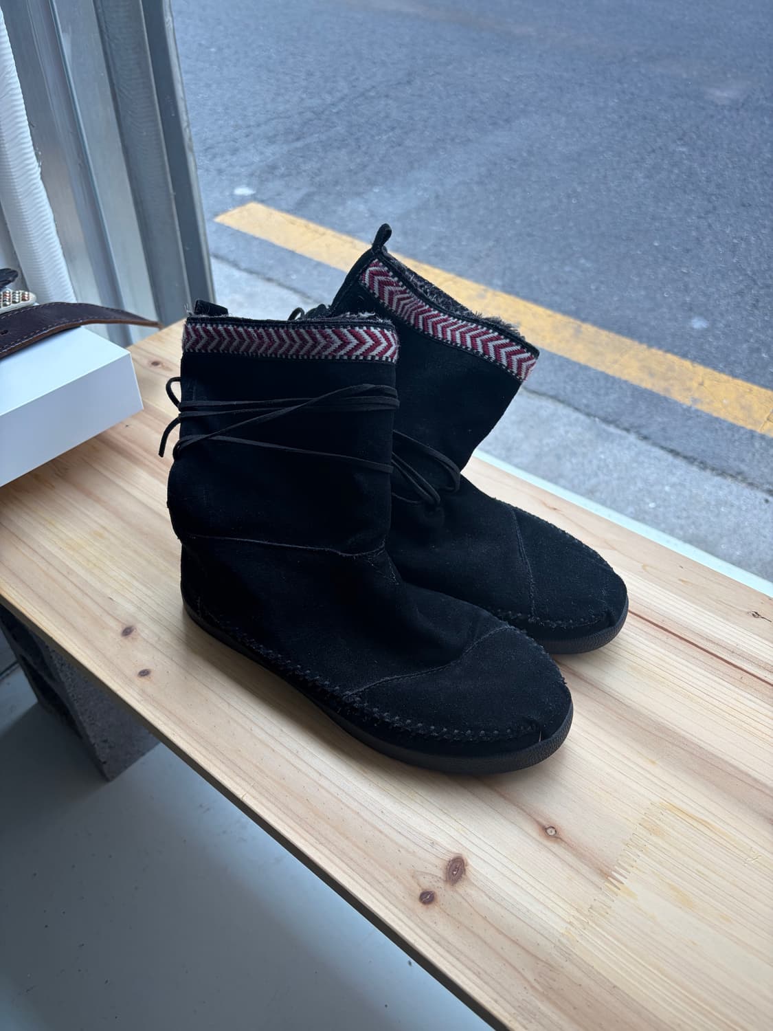 TOMS 네팔 블랙 스웨이드 미드 부츠 240 상품이미지2