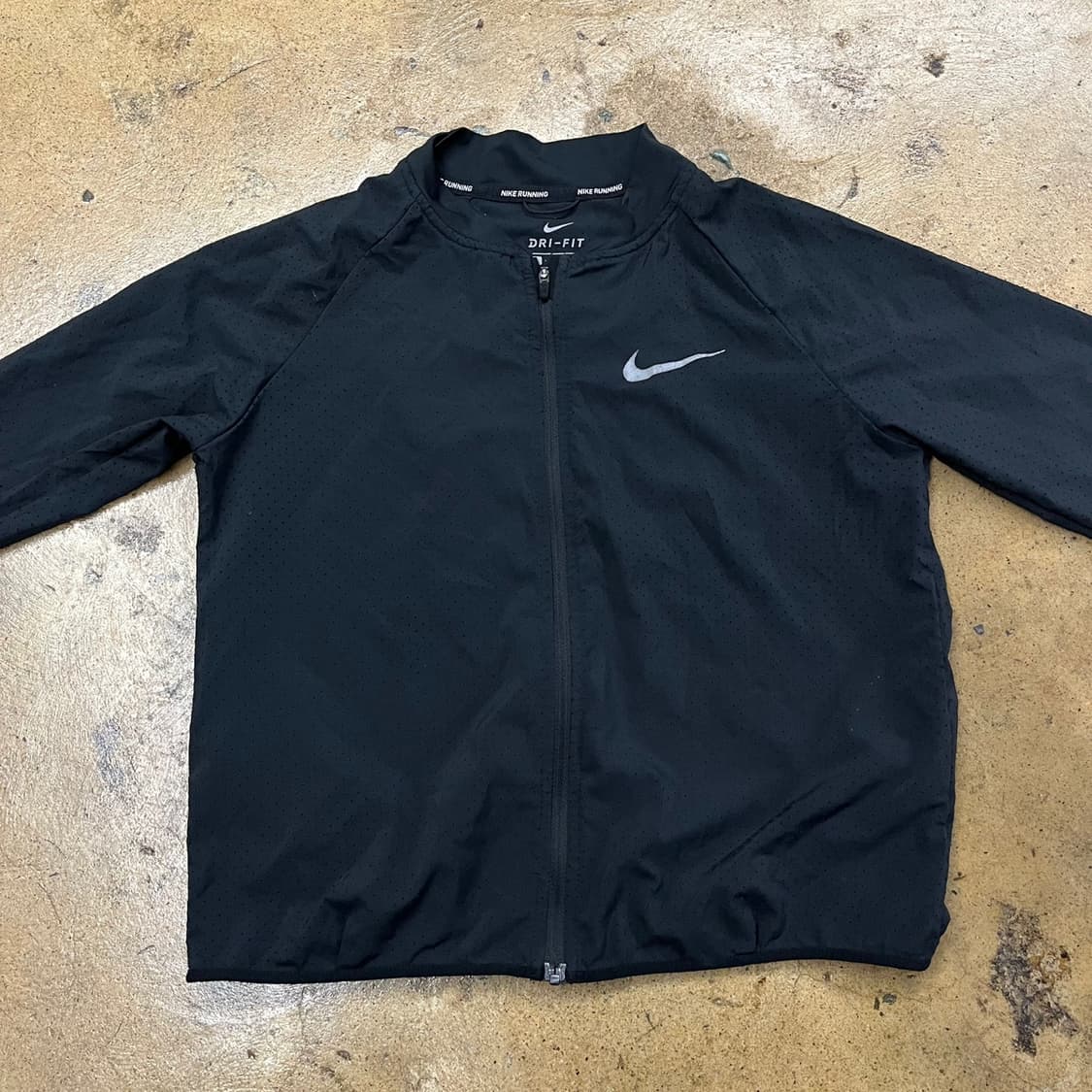 [정품/S] 나이키 드라이핏 러닝 바람막이 블랙 b17 상품이미지3
