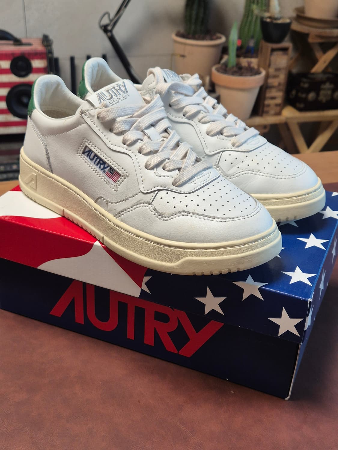 (풀박)실착용1회 235-240(37)오트리 메달리스트 로우 스니커 상품이미지8