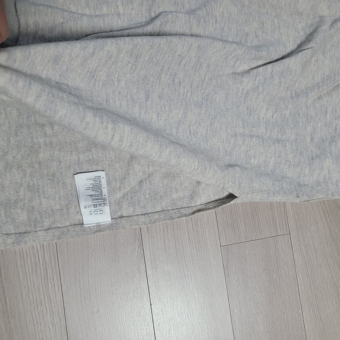 COS의 고급스러운 캐시미어 울 혼방 판초 니트  상품이미지2