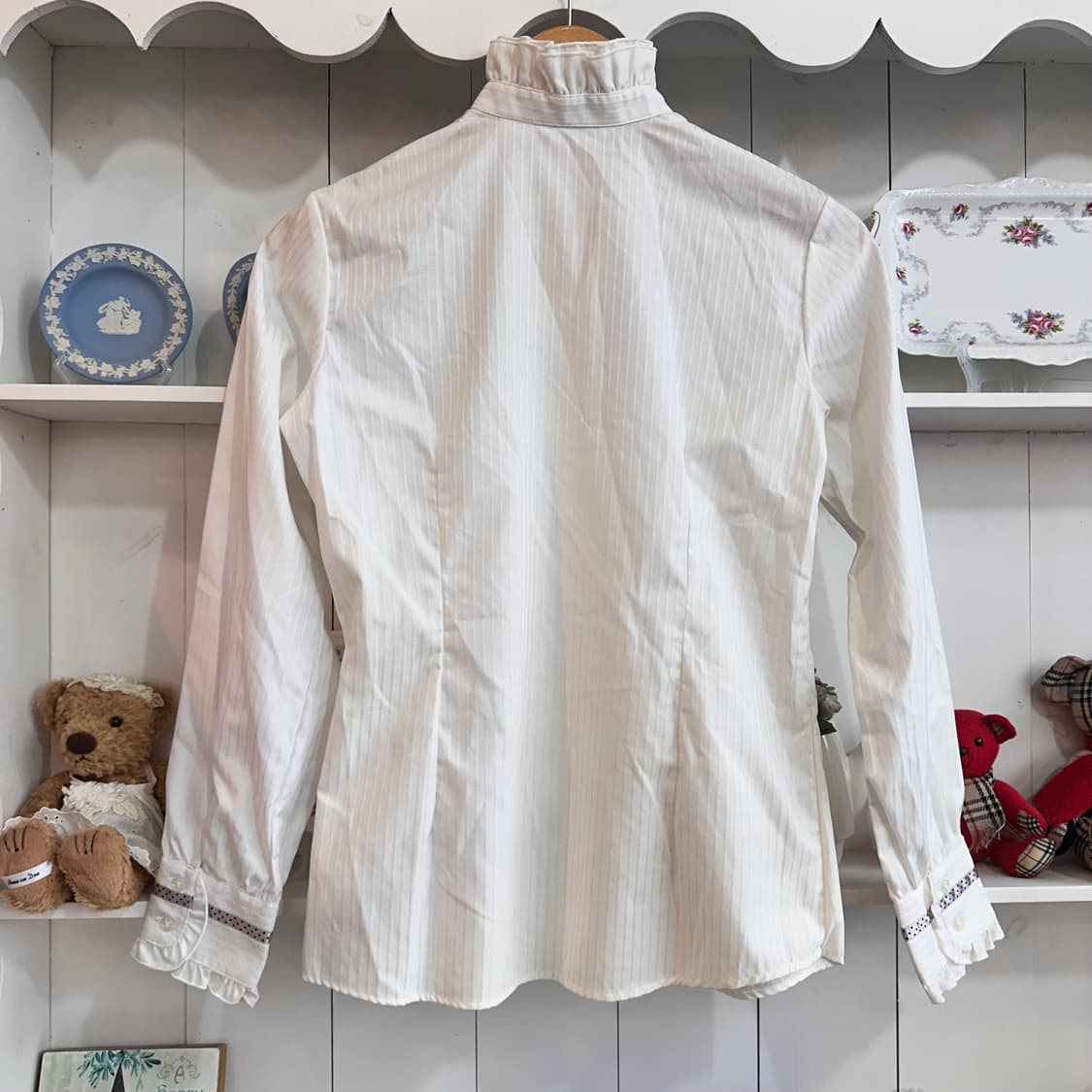 화이트 프릴 장식 블라우스 상품이미지3