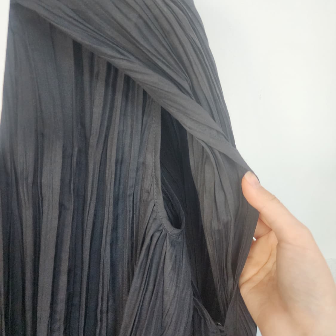 코스 블랙 플리츠 긴팔 블라우스 상품이미지7