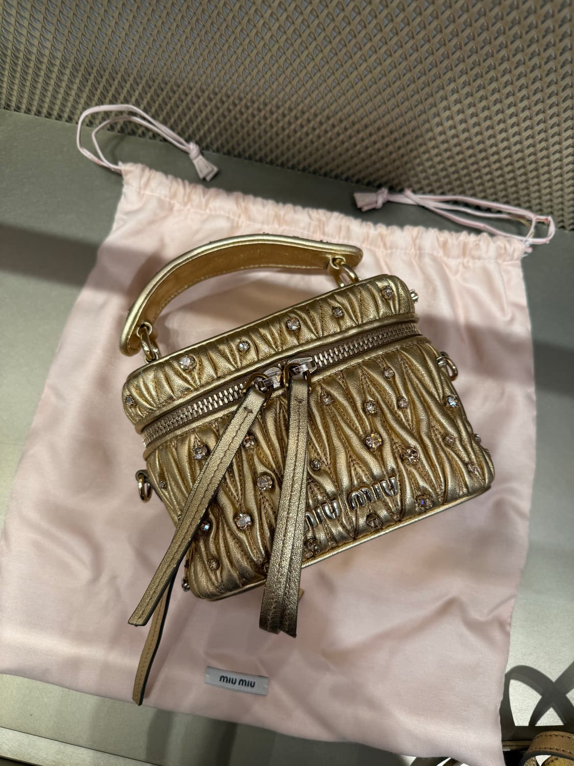 miumiu 미우미우 마텔라세 스와로브스키 미니뷰티백 상품이미지3