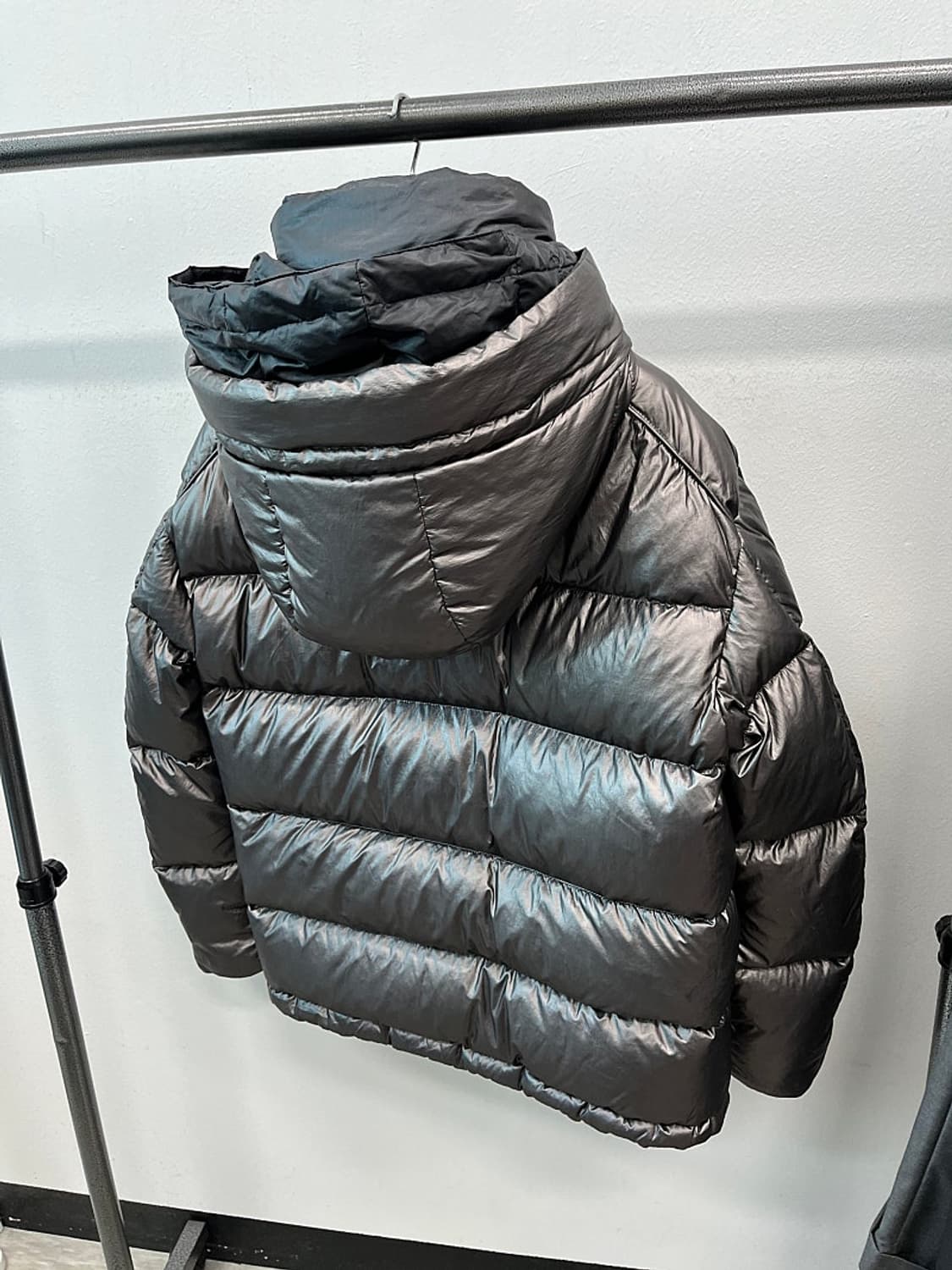 100-105) 준지 메탈릭 오버 다운패딩  상품이미지4