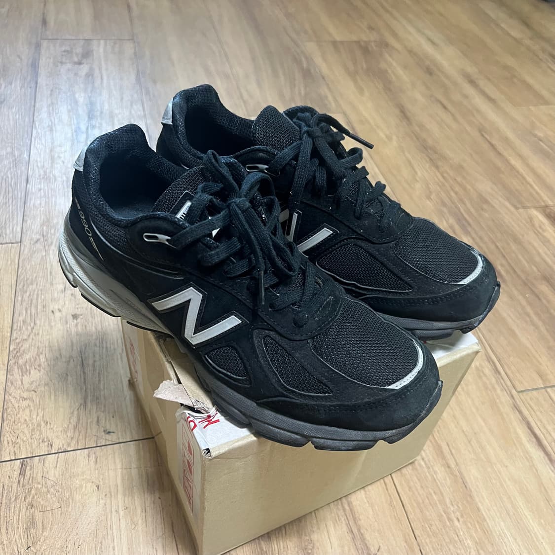 뉴발란스 990v4 블랙 스웨이드 운동화 상품이미지1