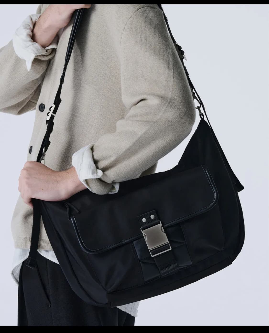 메종미네드 BUCKLE STRAP HOBO BAG 상품이미지1