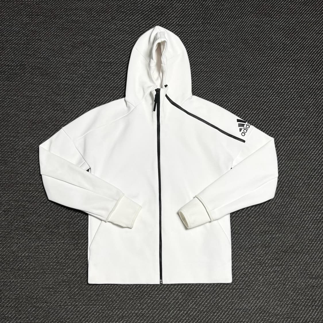 [L] adidas 아디다스 zne 화이트 슬림핏 후드집업 자켓 상품이미지1