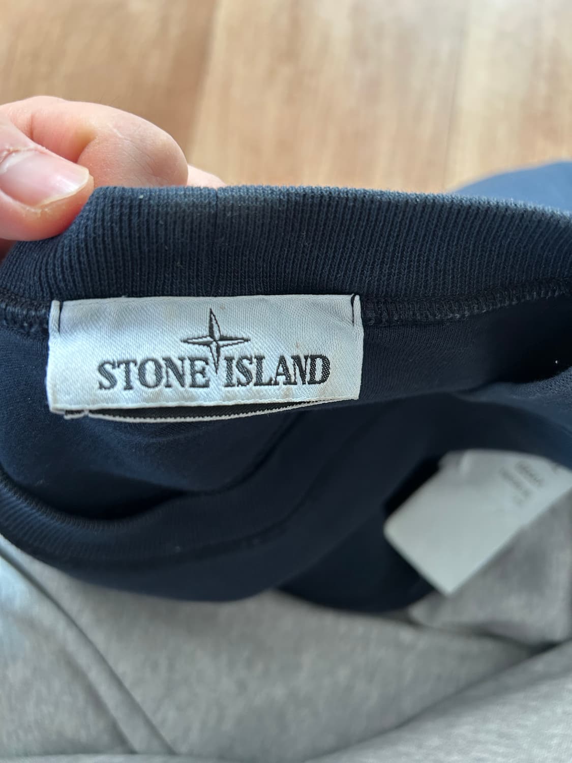 스톤 네이비색 맨투맨 팝니다 상품이미지4