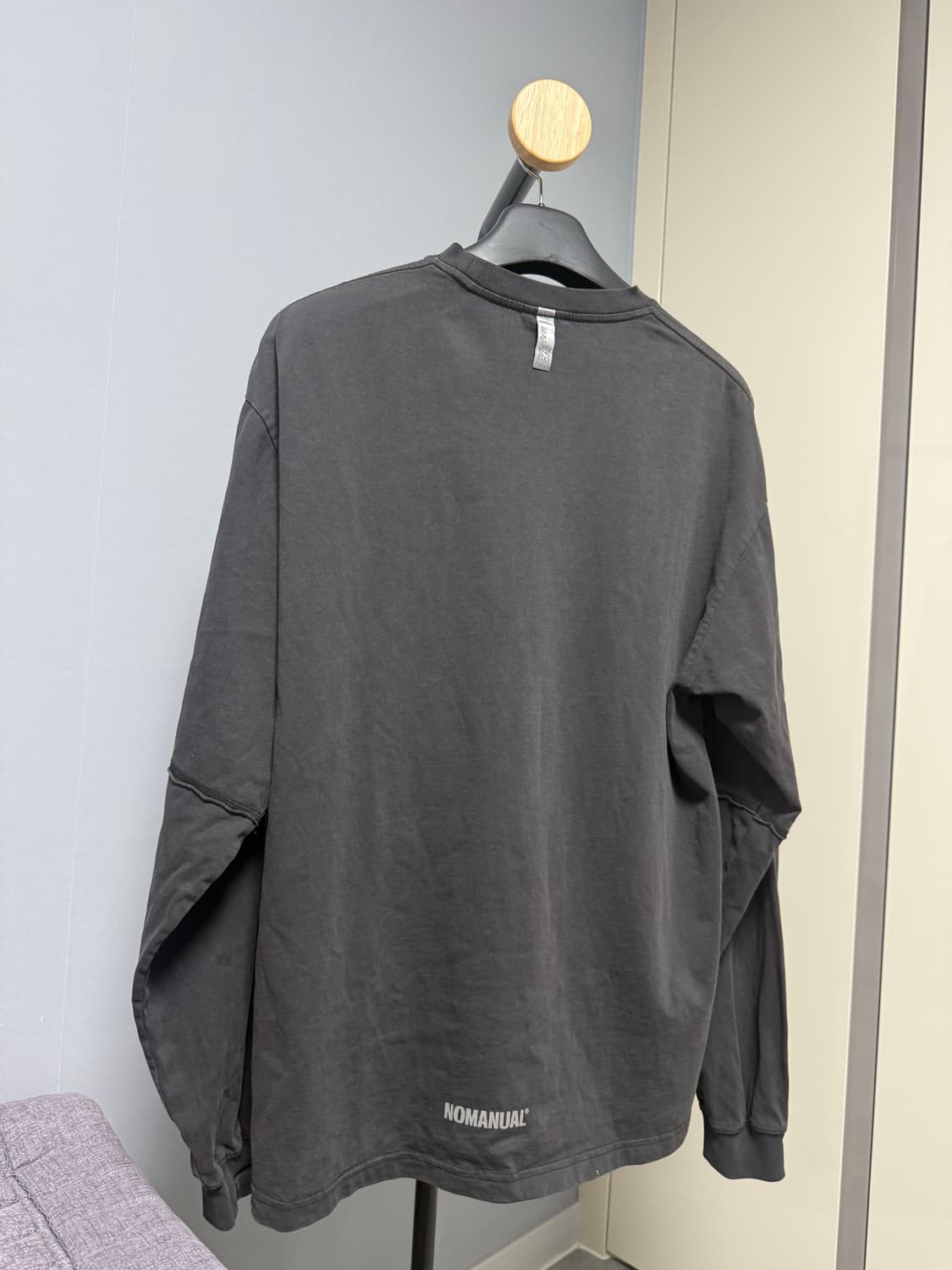 노메뉴얼 SLASH LONG SLEEVE TEE 차콜 [M] 상품이미지3